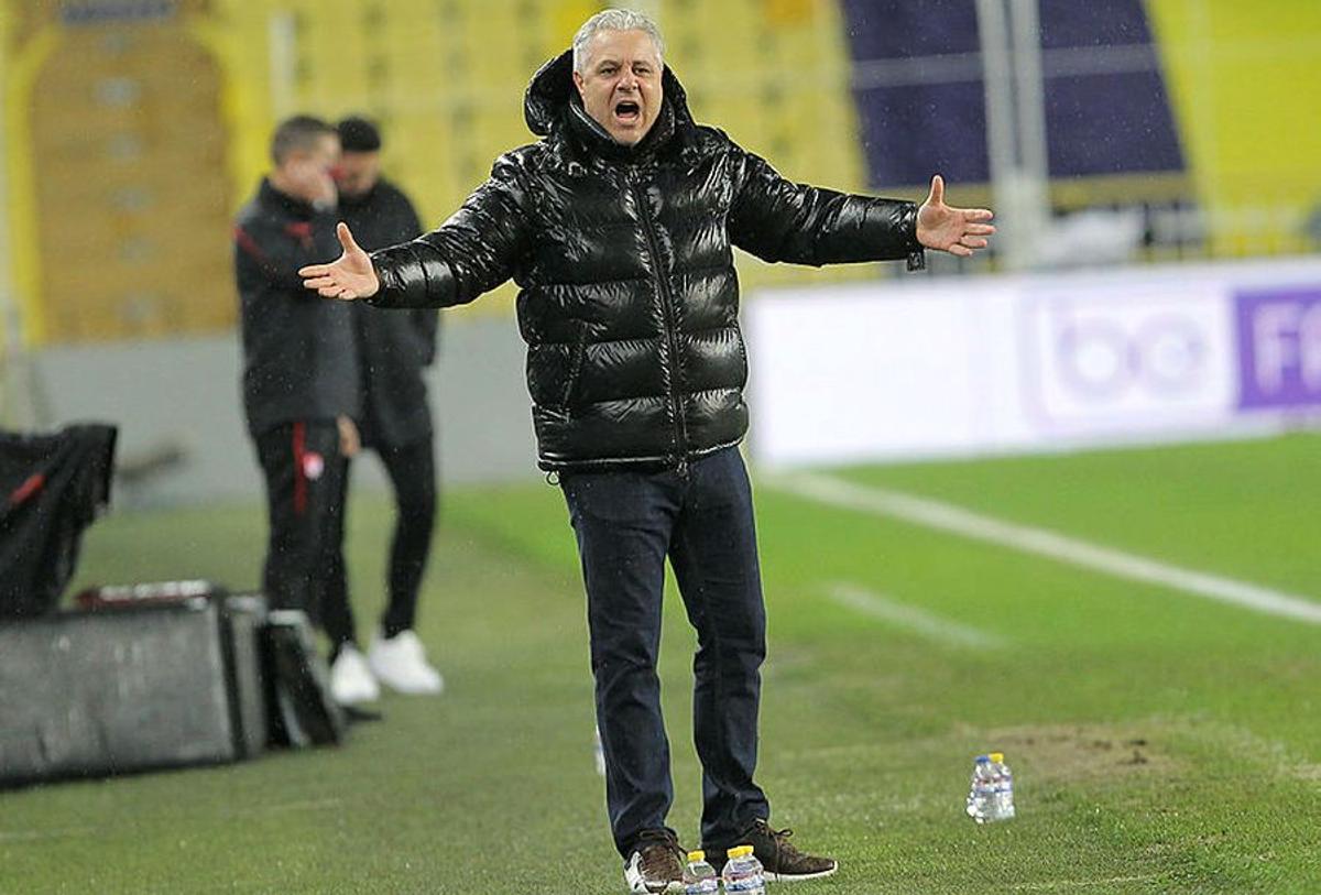 Președintele lui Rizespor, nervos după eliminarea lui Șumudică din meciul cu Fenerbahce: „L-o fi înjurat de mamă în română”
