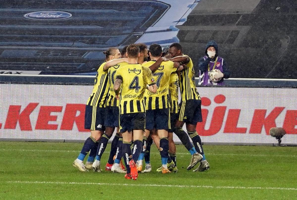Fenerbahce - Rizespor 1-0. Marius Șumudică, eliminat chiar de la primul meci la Rize! Gestul pentru care a fost trimis în tribună