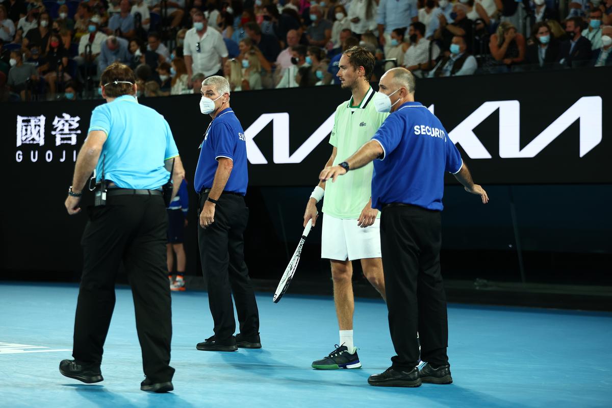 Incident în meciul Nadal - Medvedev » Finala Australian Open, întreruptă în setul 2