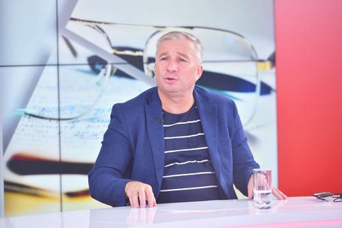 Dan Petrescu (54 de ani), antrenorul campioanei CFR Cluj, a comentat pentru prima dată numirea lui Edi Iordănescu (43 de ani) în postul de selecționer al României.