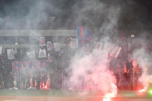 Fanii celor de la Dinamo și FCSB au fost la un pas de încăierare în primele minute ale derby-ului din Ștefan cel Mare.