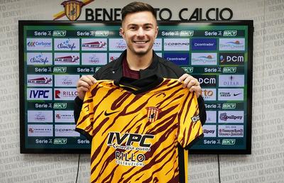 Al 11-lea român în Serie B! A semnat cu echipa fostului Balon de Aur