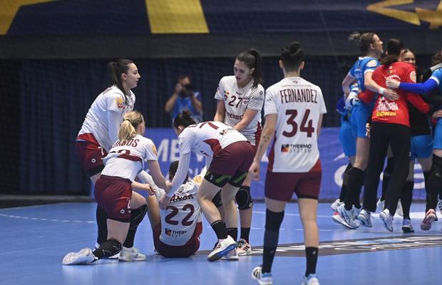Final uluitor în CSM București - Rapid, derby-ul handbalului românesc » A greșit pasa decisivă din ultimele secunde și a izbucnit în plâns