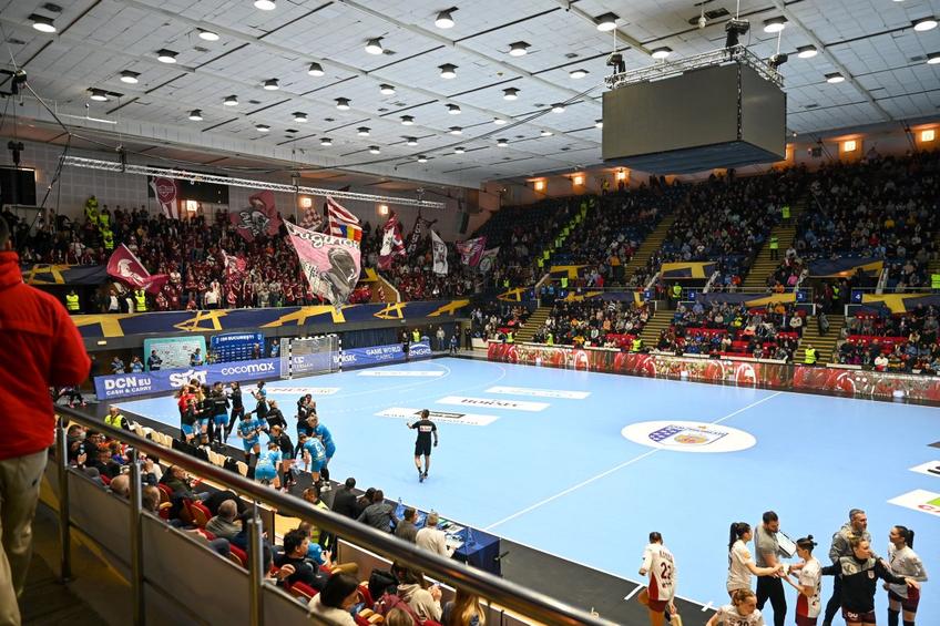 CSM București a învins-o pe Rapid, scor 27-26, în derby-ul rundei cu numărul 14 din Liga Națională de handbal feminin. La câteva ore de la finalul partidei, gruparea giuleșteană a lansat o serie de acuzații la adresa organizatorilor.