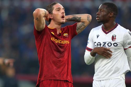 Nicolo Zaniolo (stânga) nu mai e iubit de fanii Romei // Foto: Getty Images