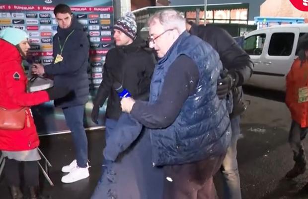Mihai Stoichiță, căzătură pe gheața de la Voluntari: „Hop! Fault!”