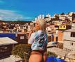 Wanda Nara şochează din nou! A apărut în favelele din Brazilia doar cu tricoul Argentinei pe ea
