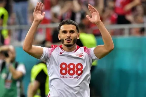 Extrema dreaptă Lamine Ghezali (24 de ani) le-a transmis un mesaj de „rămas bun” fanilor dinamoviști, după ce s-a transferat la Levadiakos, liderul din eșalonul secund din Grecia.