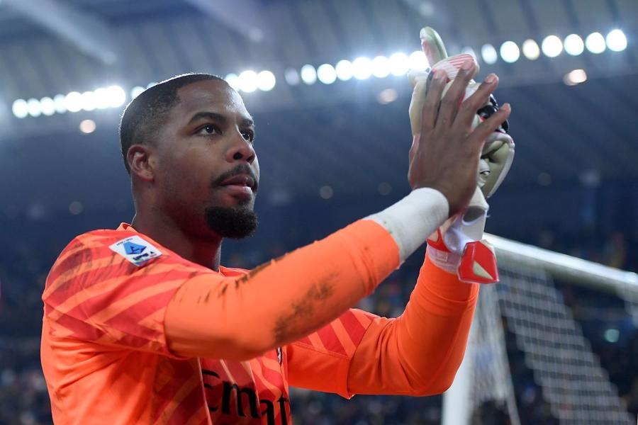 Mike Maignan // Foto: Imago Mutare importantă reușită de AC Milan! Rossonerii au convins starul să semneze