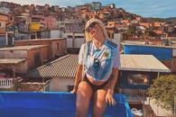 Wanda Nara şochează din nou! A apărut în favelele din Brazilia doar cu tricoul Argentinei pe ea