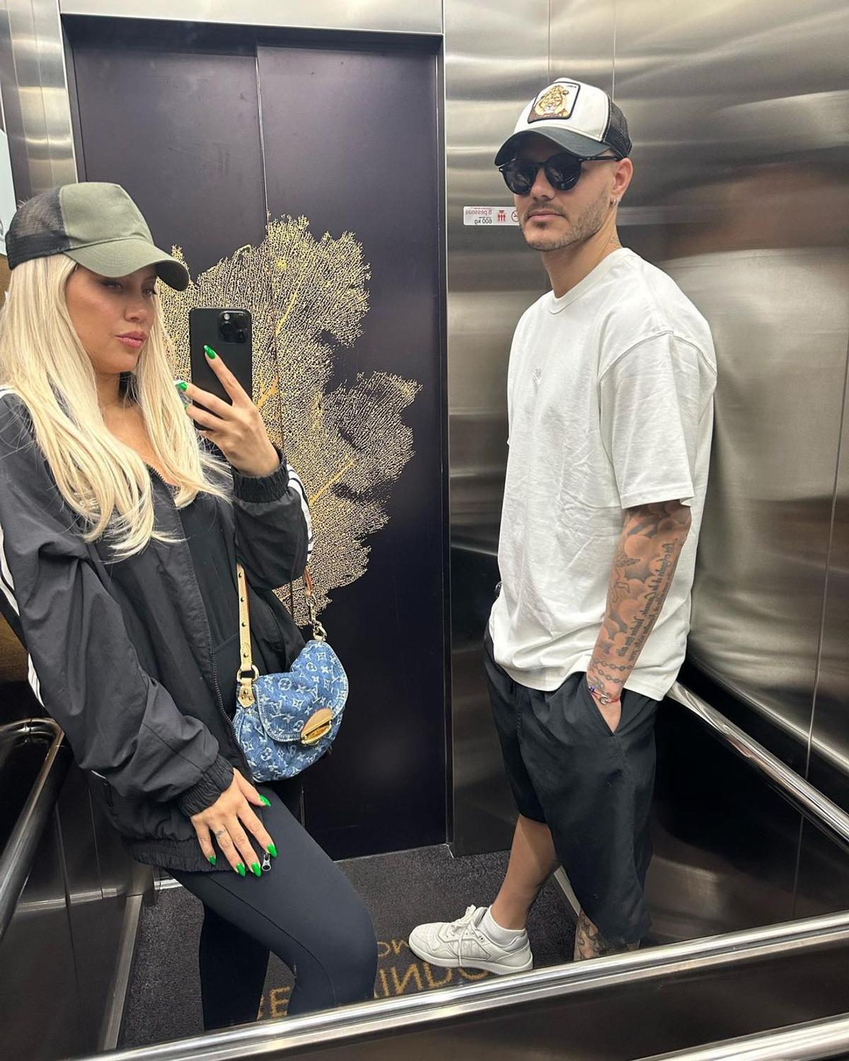 Wanda Nara şochează din nou! A apărut în favelele din Brazilia doar cu tricoul Argentinei pe ea