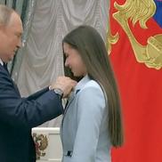 Kamila Valieva, decorată de președintele Rusiei, Vladimir Putin