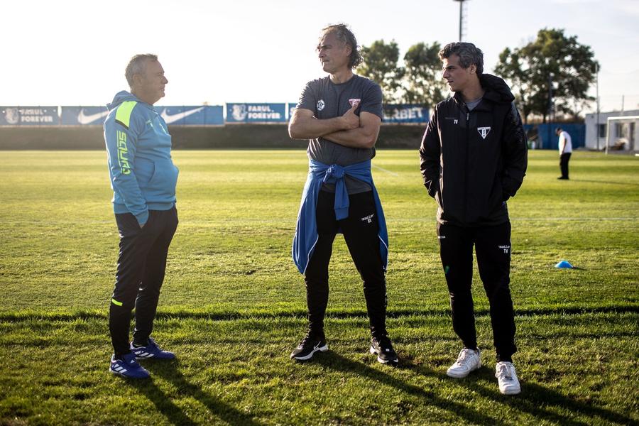 Brambureală totală la clubul din Superligă » Nici fotbaliștii nu mai înțeleg unde joacă