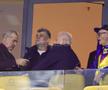 Marcel Ciolacu, alături de Gigi Becali la FCSB - Manchester United, foto: Ionuț Iordache