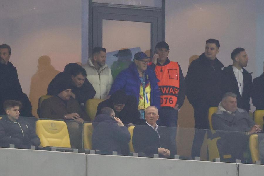 Gigi Becali îi transmite lui Mihai Stoica la ce schimbări s-a gândit Cum a fost FCSB - Manchester United