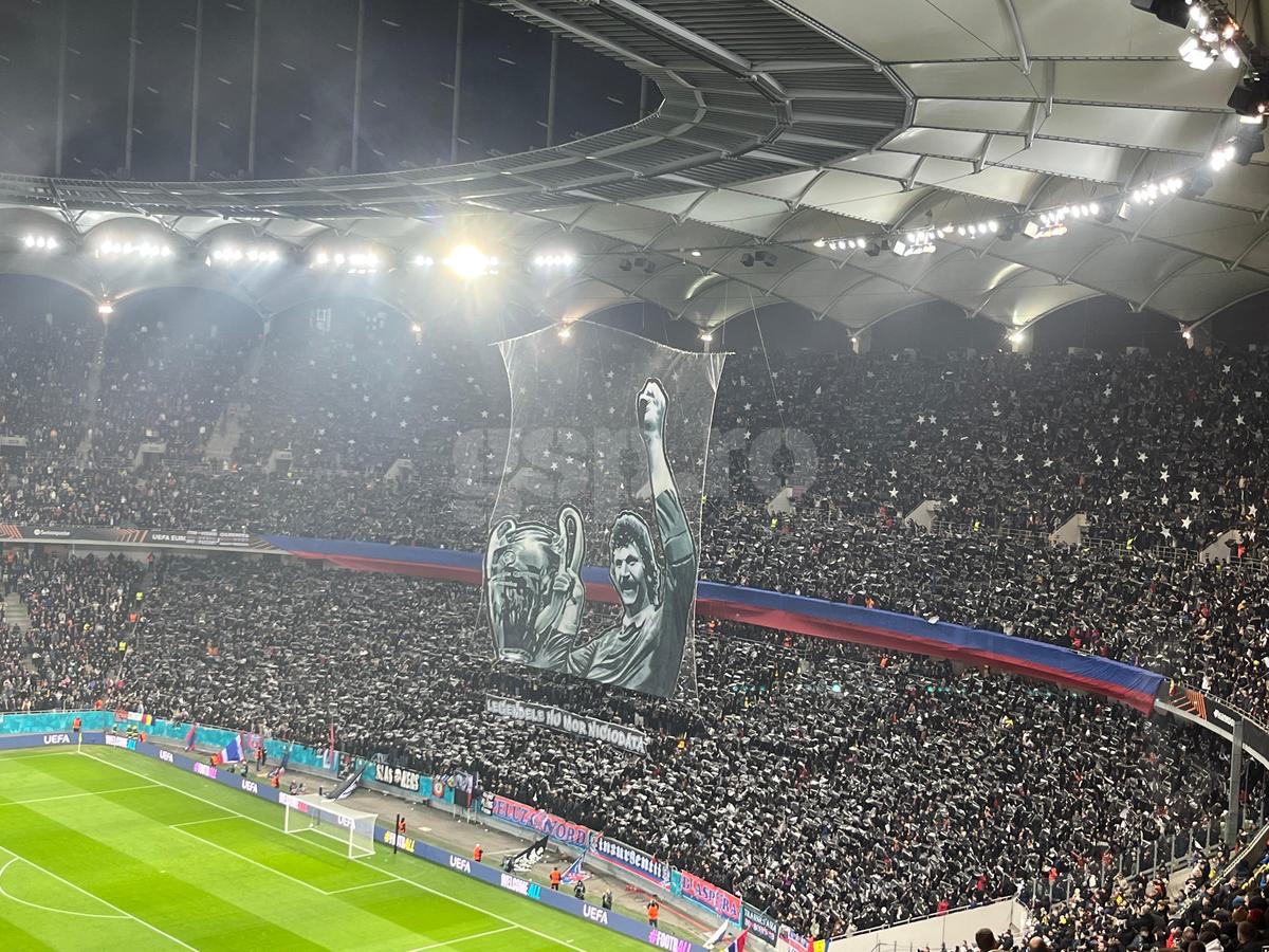 Scenografie în memoria lui Duckadam la FCSB - Man United