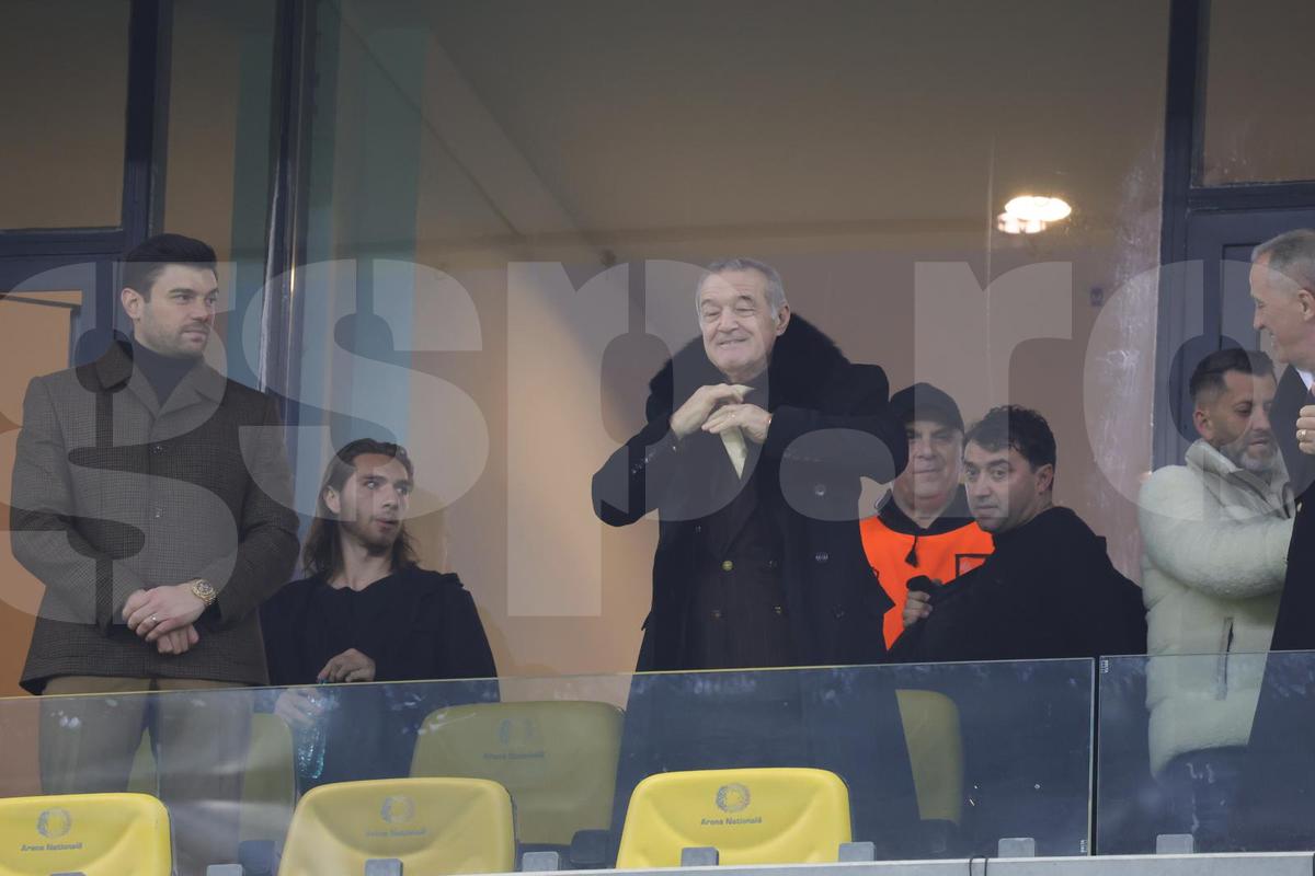 Marcel Ciolacu, alături de Gigi Becali la FCSB - Manchester United, foto: Ionuț Iordache