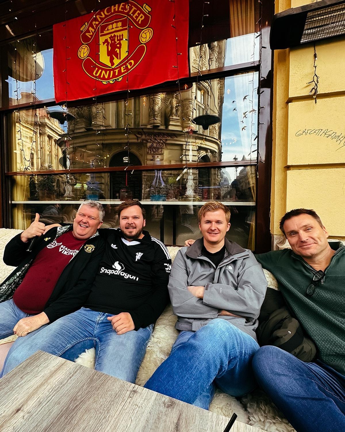 Imaginile din București publicate pe contul oficial al celor de la Manchester United, cu doar câteva ceasuri înaintea partidei cu FCSB