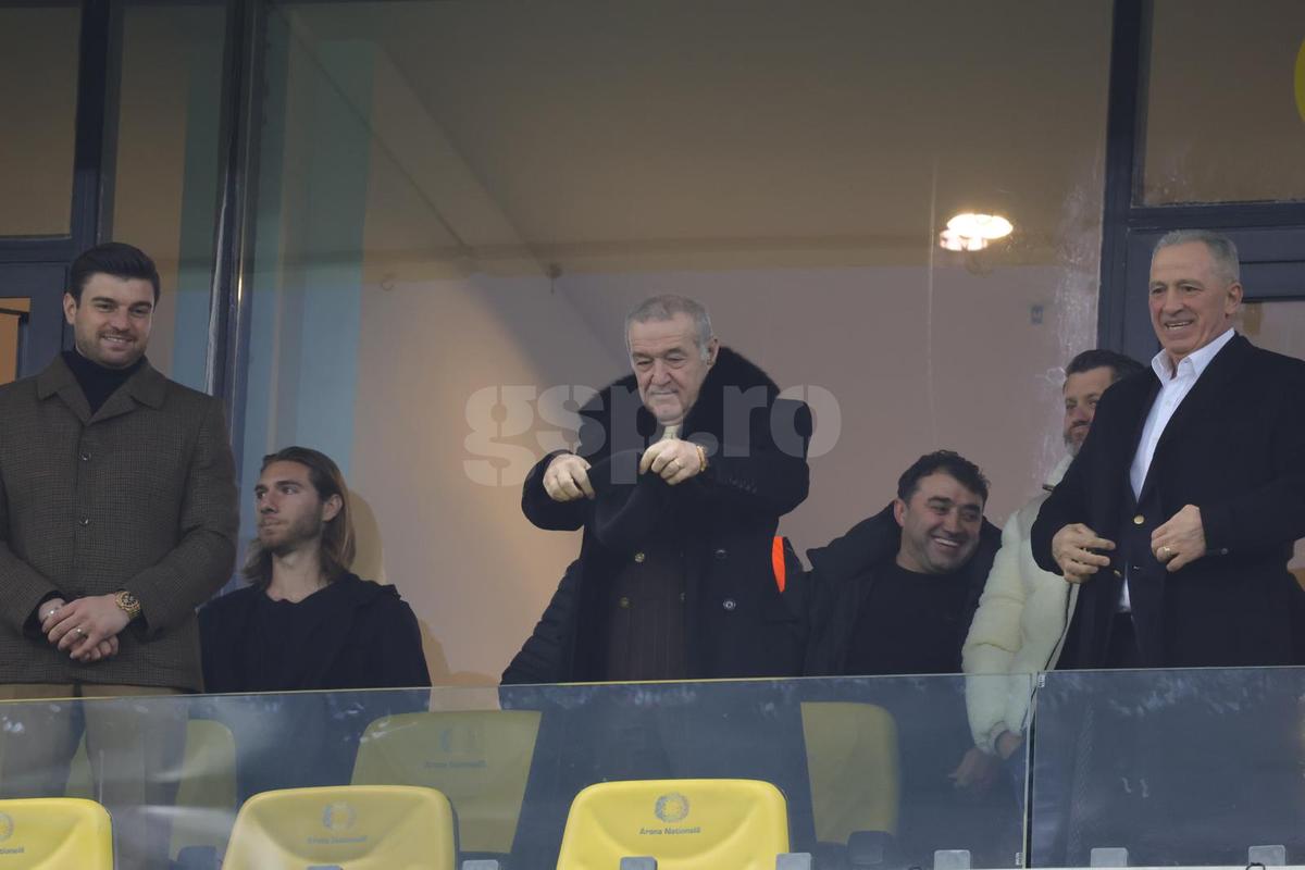 Marcel Ciolacu, alături de Gigi Becali la FCSB - Manchester United, foto: Ionuț Iordache