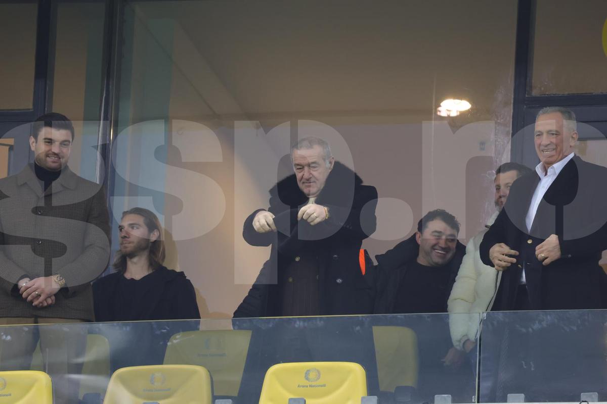 Marcel Ciolacu, alături de Gigi Becali la FCSB - Manchester United, foto: Ionuț Iordache