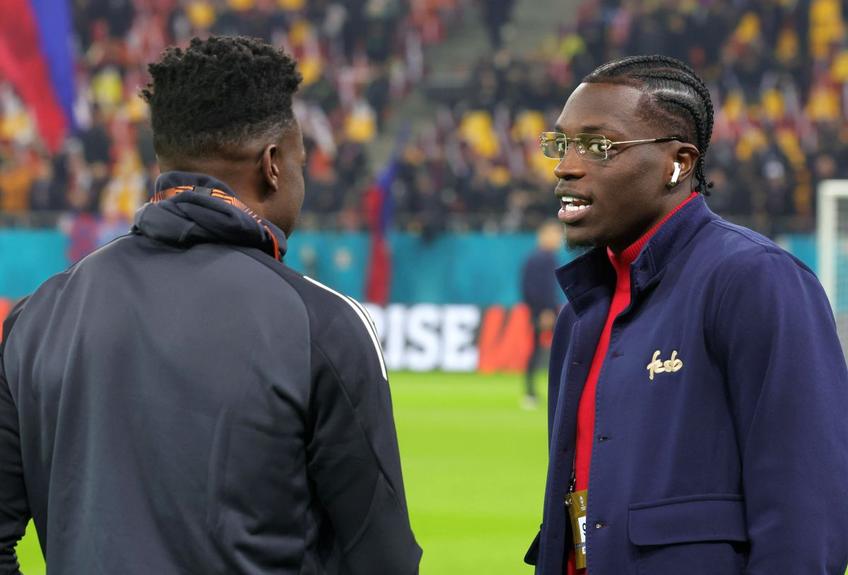 Joyskim Dawa și Andre Onana, înainte de FCSB - Manchester United / FOTO: Ionuț Iordache (GSP)