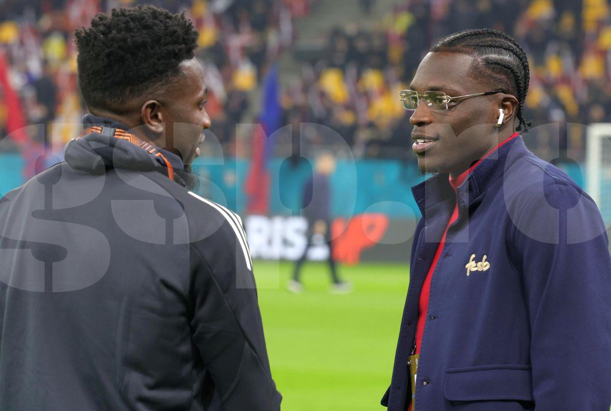 „Leii” între ei »  Joyskim Dawa l-a luat în primire pe starul lui Manchester United: imaginile surprinse pe Arena Națională