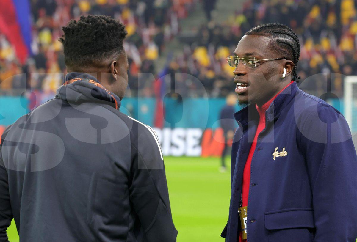 „Leii” între ei »  Joyskim Dawa l-a luat în primire pe starul lui Manchester United: imaginile surprinse pe Arena Națională