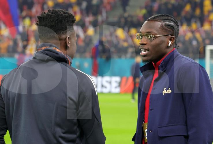 Joyskim Dawa și Andre Onana, înainte de FCSB - Manchester United / FOTO: Ionuț Iordache (GSP)
