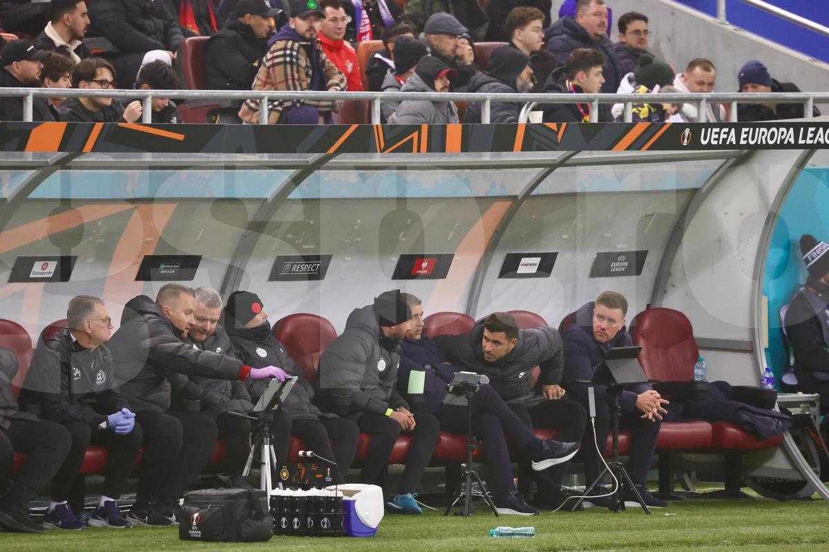 Becali a ordonat, Meme s-a conformat » Imagini incredibile: englezii au văzut pe viu cum se fac schimbările la FCSB!