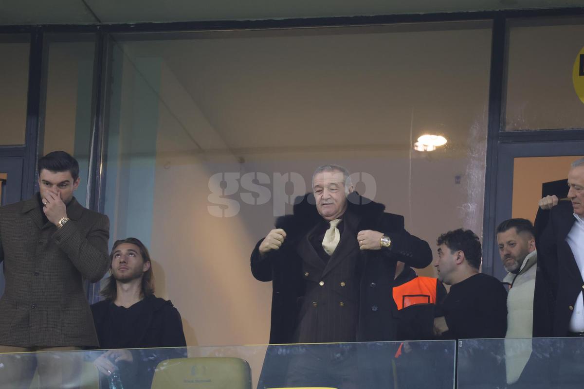Marcel Ciolacu, alături de Gigi Becali la FCSB - Manchester United, foto: Ionuț Iordache