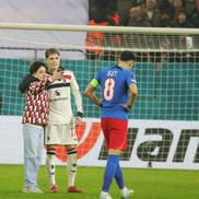 Un invadator a întrerupt meciul FCSB - Manchester United / FOTO: Ionuț Iordache (Gazeta Sporturilor)