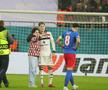 Un invadator a întrerupt meciul FCSB - Manchester United / FOTO: Ionuț Iordache (Gazeta Sporturilor)