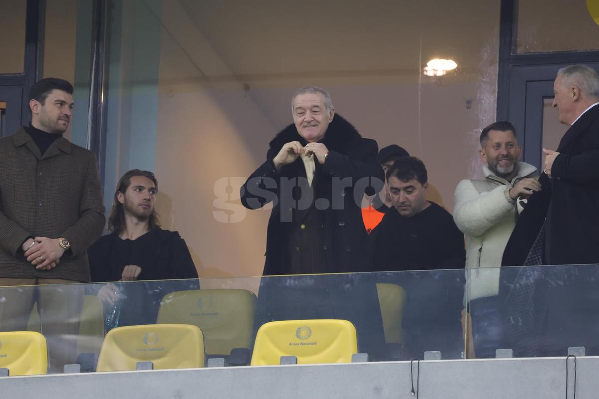 Marcel Ciolacu, alături de Gigi Becali la FCSB - Manchester United, foto: Ionuț Iordache