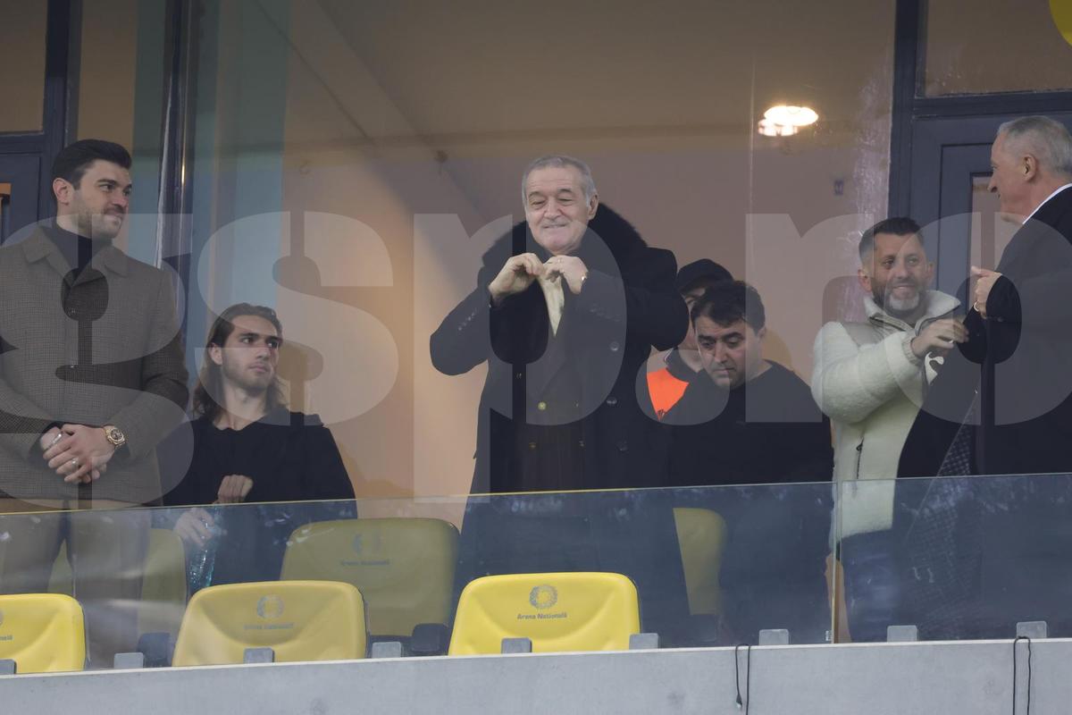 Marcel Ciolacu, alături de Gigi Becali la FCSB - Manchester United, foto: Ionuț Iordache