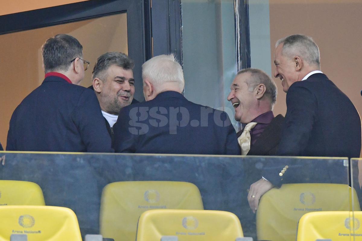 Marcel Ciolacu, alături de Gigi Becali la FCSB - Manchester United, foto: Ionuț Iordache