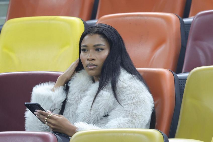 Mbali Malindi, soția lui Siyabonga Ngezana, la meciul FCSB - Manchester United