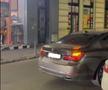 Un BMW pe avarii a blocat autocarul lui Manchester United în Capitală / Sursă foto: Twitter