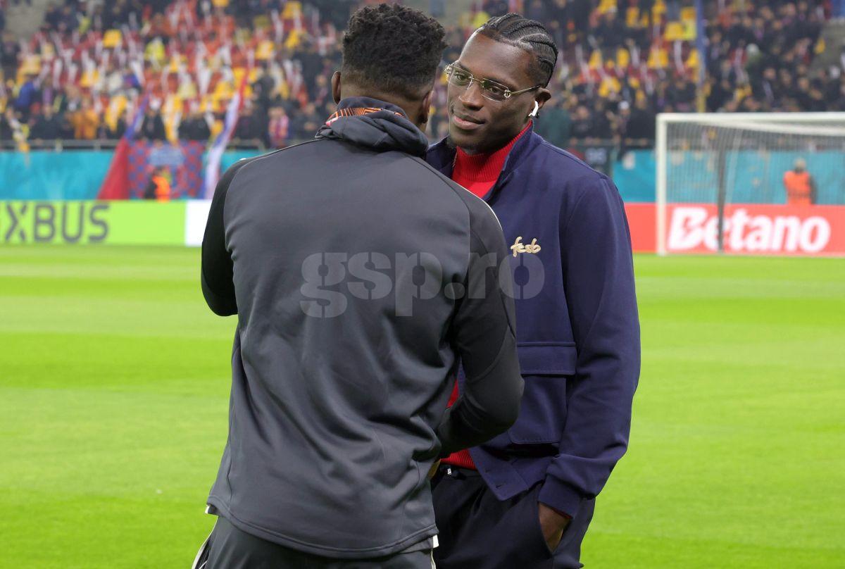 „Leii” între ei » Joyskim Dawa și Andre Onana, scurt chat pe gazon, înainte de FCSB - Manchester United