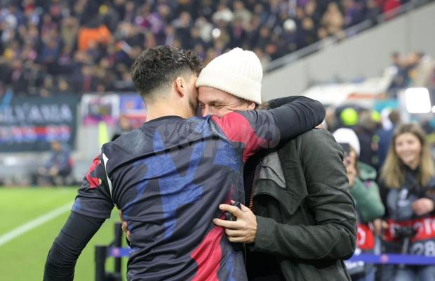 Îl recunoști? Apariție inedită la FCSB - Manchester United, duelul care a generat un interes fără precedent