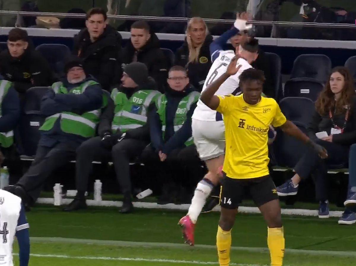 Tottenham, în optimile Europa League » Partidă de tristă amintire pentru Drăgușin, care s-a „rupt” în repriza a doua