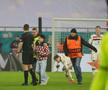 Un invadator a întrerupt meciul FCSB - Manchester United / FOTO: Sergiu Alexandru (Gazeta Sporturilor)