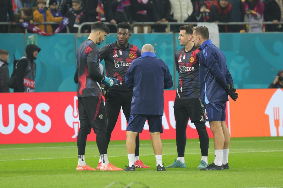 Portarii „diavolilor”, la încălzire FCSB a mers tiptil pentru o remiză cu Manchester United, însă a trezit „diavolul” după pauză și a fost pedepsită » Campioana continuă în play-off