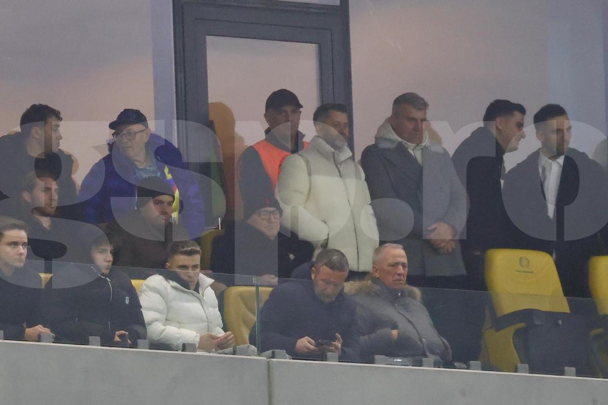 Cum s-au făcut schimbările în FCSB - Manchester United, foto: GSP
