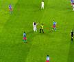 Un invadator a întrerupt meciul FCSB - Manchester United / FOTO: Sergiu Alexandru (Gazeta Sporturilor)
