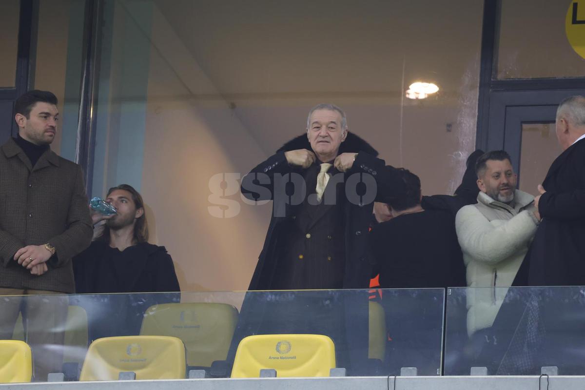 Marcel Ciolacu, alături de Gigi Becali la FCSB - Manchester United, foto: Ionuț Iordache
