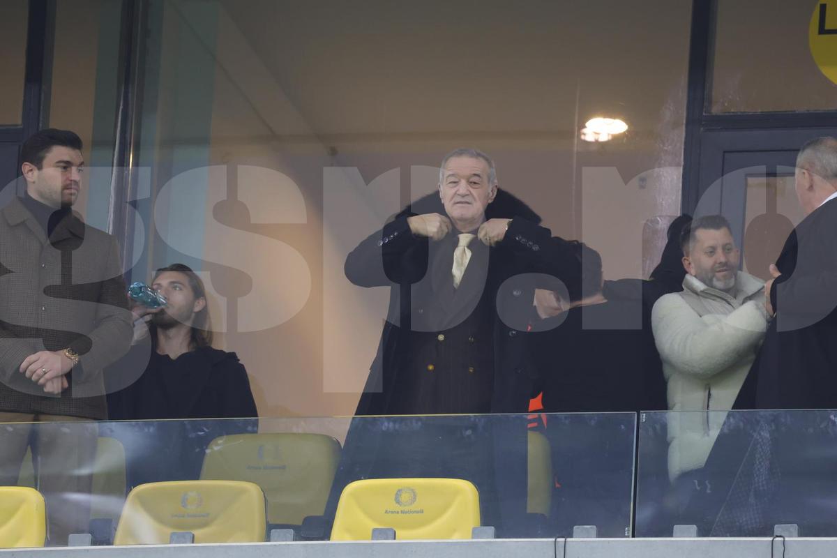 Marcel Ciolacu, alături de Gigi Becali la FCSB - Manchester United, foto: Ionuț Iordache