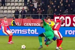 S-a încăpățânat să gafeze: Epassy, două greșeli la faza în care Petrolul a egalat-o pe Dinamo