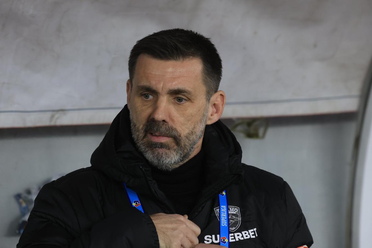 Încurcată de Petrolul, Dinamo umblă la „pușculiță”: „Suntem în discuții pentru apărare, mijloc și atac”
