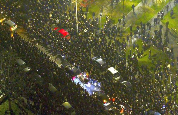 Momente sfâșietoare în Grecia » Sicriele cu fanii lui PAOK, morți în România, au ajuns pe stadion la Salonic