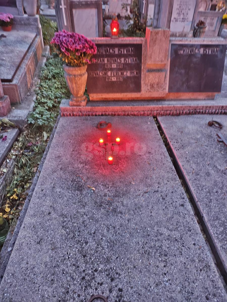 Mormântul lui Ștefan Kovacs de la cimitirul din Cluj. Foto: arhiva personală Attila Kovacs Nepotul lui Ștefan Kovacs, interviu de colecție: „Bunicului îi era foarte teamă de Securitate!” + „Nu s-a «pupat» deloc cu Lucescu, iar Dinu a zis numai măgării”